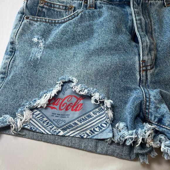 ✨Forever 21 Coca-Cola Women’s Denim Shorts Size 26 Distressed Jean Cutoffs USA - Picture 2 of 7